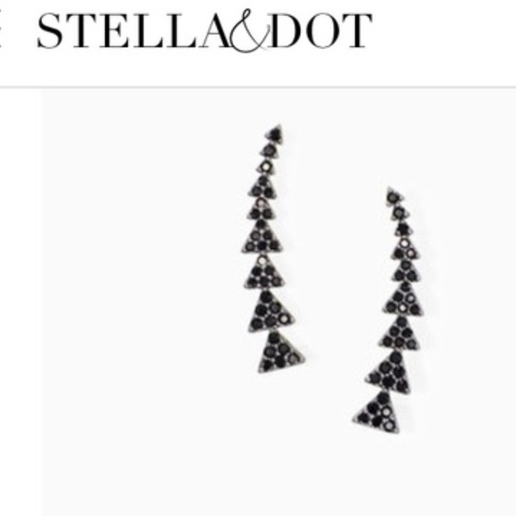 :: Stella & Dot🖤⚔️🖤Black Hematite Pavé Triangle Ear Climbers Rare Retired - Picture 2 of 8